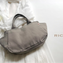 SIOCO・Ricoシリーズ ・オックス生地・トートバッグLサイズ　〈クレージュグレー〉ラウンドバッグ　クスミカラー 3枚目の画像