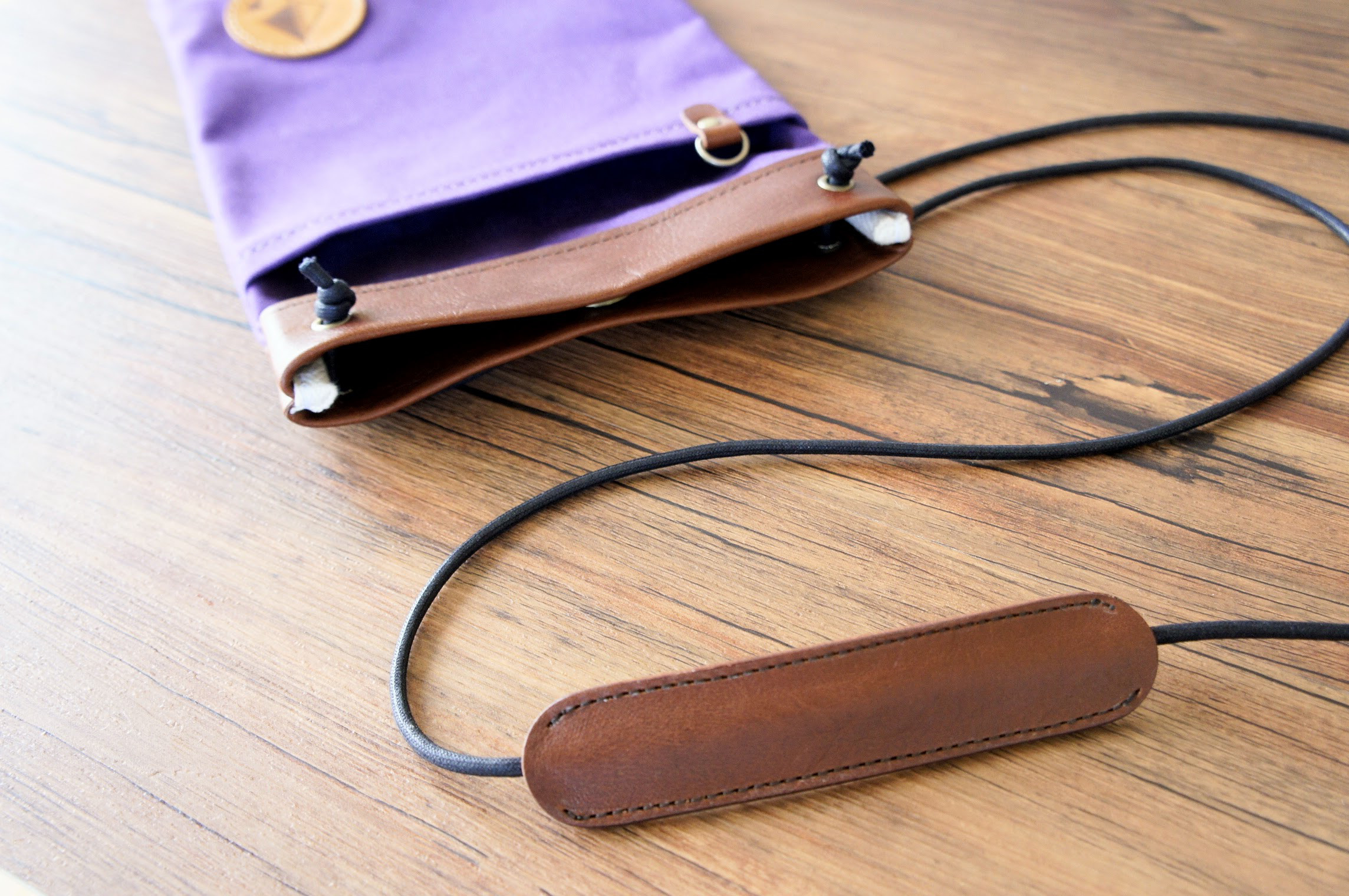 帆布とレザーのスマホポシェット◆パープル◆スマホショルダー◆肩当て付き◆帆布◆本革◆外ポケット◆送料無料