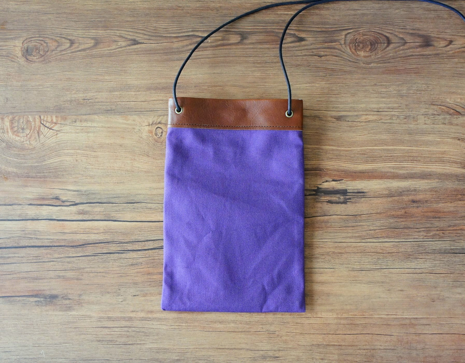 帆布とレザーのスマホポシェット◆パープル◆スマホショルダー◆肩当て付き◆帆布◆本革◆外ポケット◆送料無料