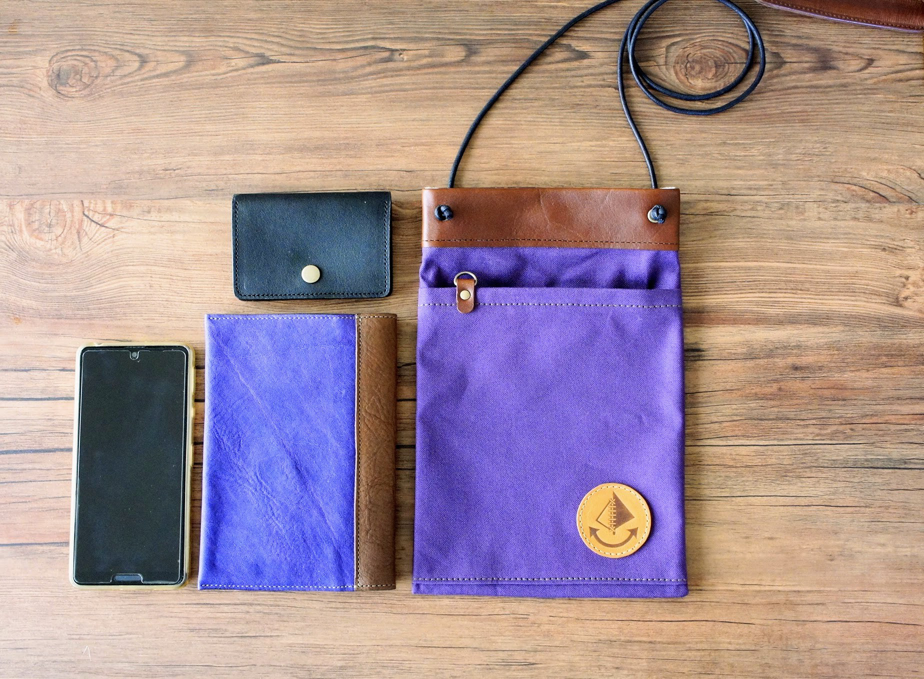 帆布とレザーのスマホポシェット◆パープル◆スマホショルダー◆肩当て付き◆帆布◆本革◆外ポケット◆送料無料