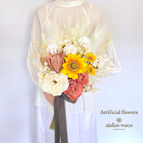 ひまわりとローズのアンティーク クラッチブーケ（アーティフィシャルフラワー・造花・ウェディング・結婚式・前撮り・フォト 3枚目の画像