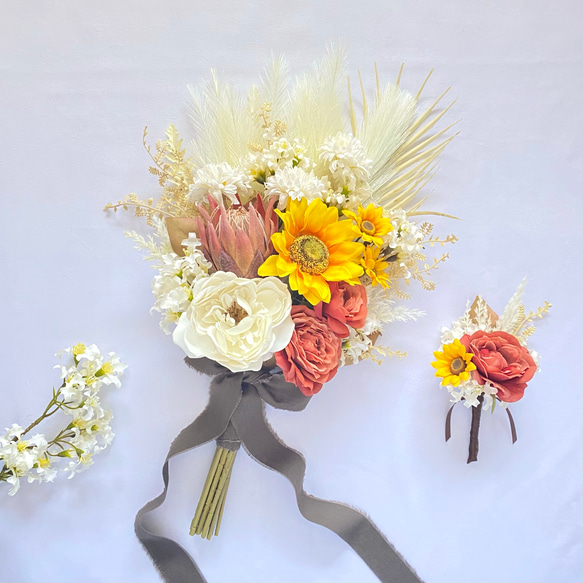 ひまわりとローズのアンティーク クラッチブーケ（アーティフィシャルフラワー・造花・ウェディング・結婚式・前撮り・フォト 2枚目の画像
