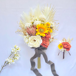 ひまわりとローズのアンティーク クラッチブーケ（アーティフィシャルフラワー・造花・ウェディング・結婚式・前撮り・フォト 8枚目の画像