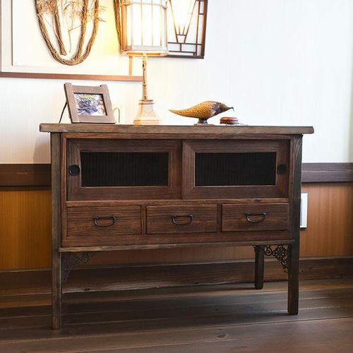 桐箪笥を職人が再生した 和モダンキャビネット｜ガラス扉のリメイク