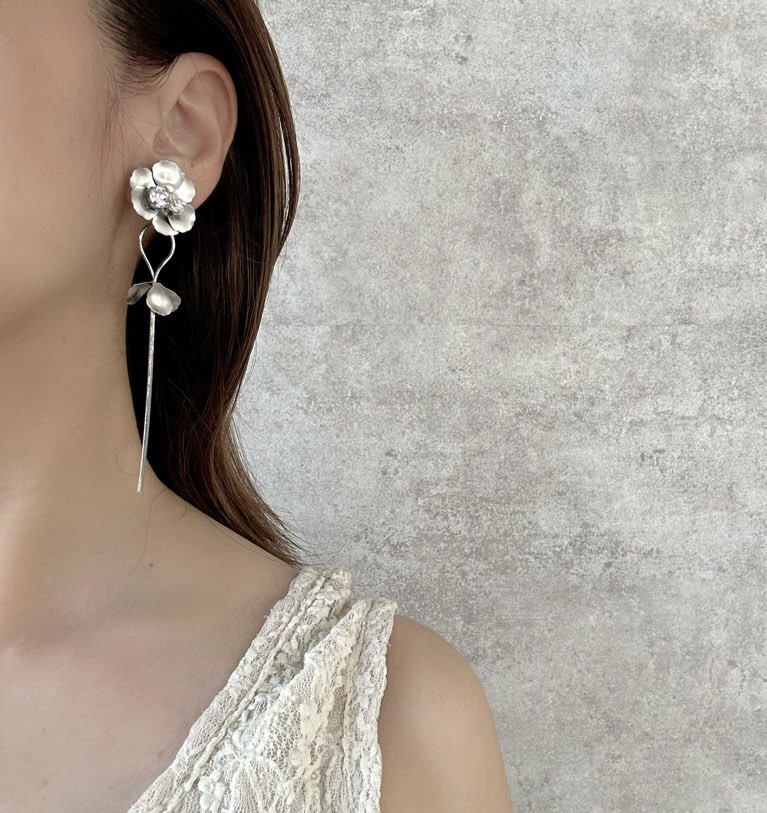 シルバーフラワーチェーンイヤリング　ブライダル