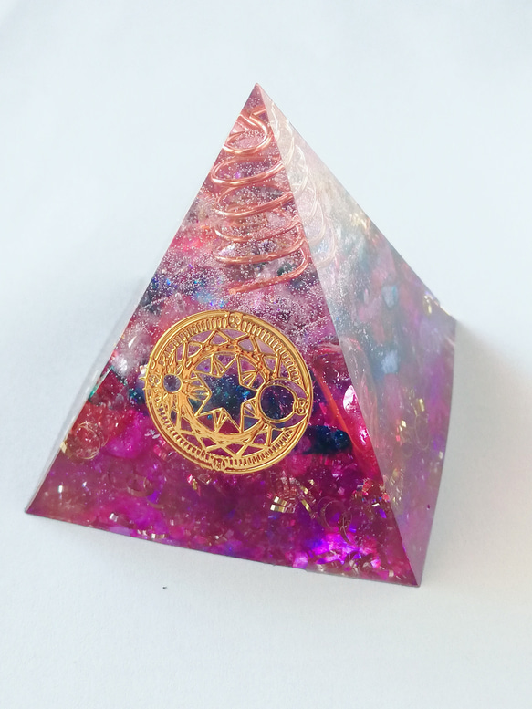 ピラミッド型オルゴナイト☆ユニコーン☆ 2枚目の画像
