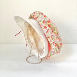 ベビーキッズの帽子　いちごと小花柄のキャスケット（こどもサイズ）　　普段のおしゃれやギフトにも 3枚目の画像