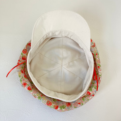 ベビーキッズの帽子　いちごと小花柄のキャスケット（こどもサイズ）　　普段のおしゃれやギフトにも 8枚目の画像