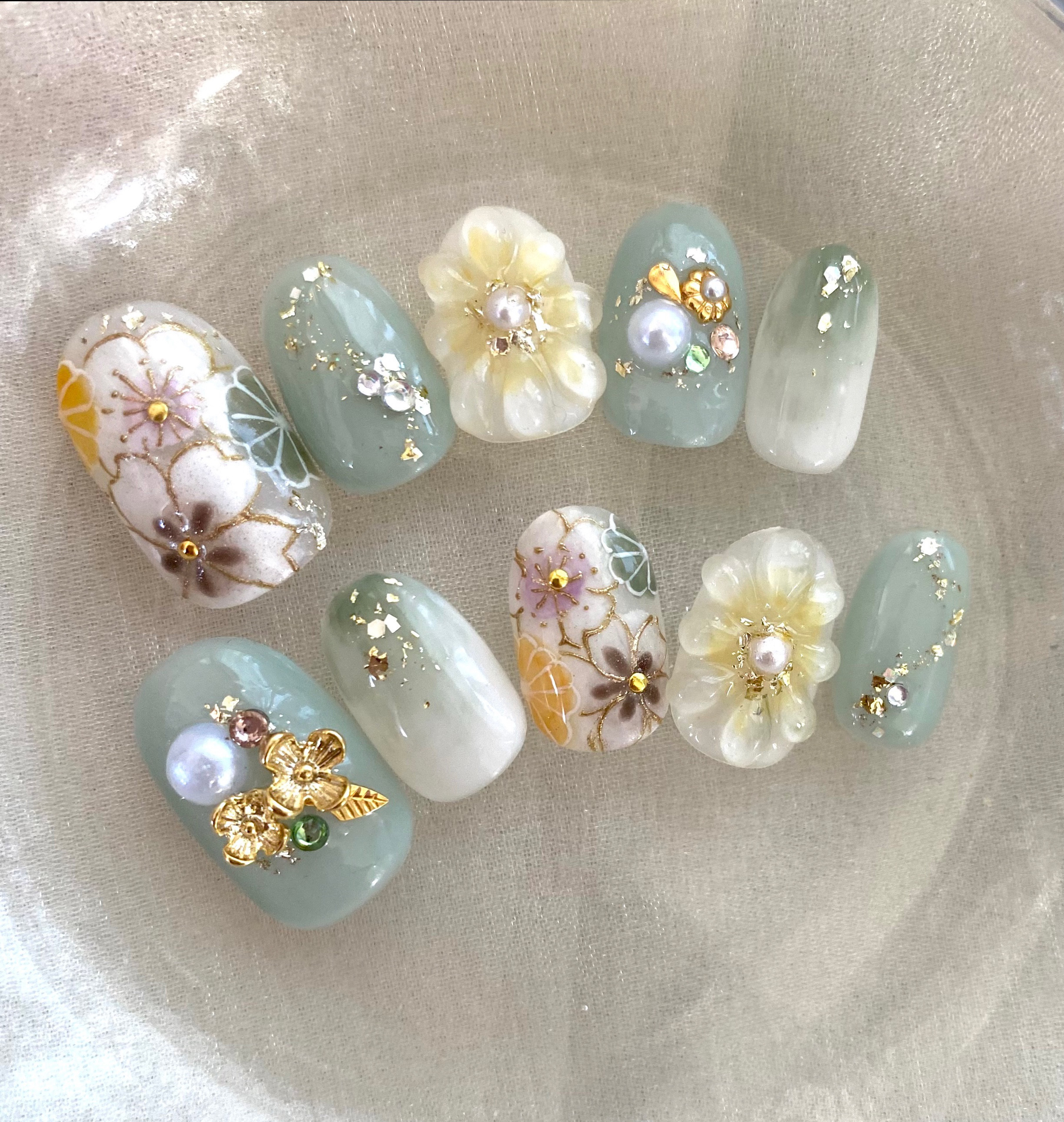 514ネイルチップ現品　緑グリーンビジュー成人式結婚式和柄和装卒入学式振袖前撮り 120黄緑グリーンネイルチップ成人式/振袖/和装/着物結婚式前撮り