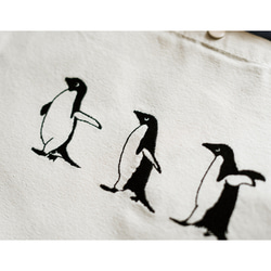 ペンギンさんの刺繍サコッシュ（3羽） 4枚目の画像