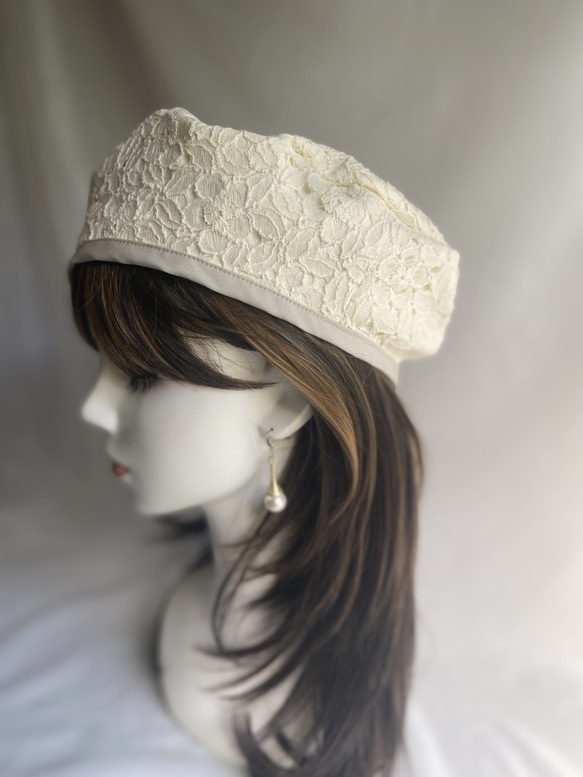 capellaコーデしやすいオフホワイト　コードレース刺繍のベレー帽 4枚目の画像