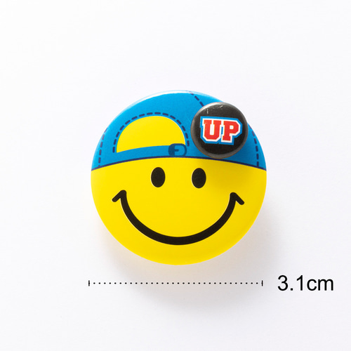 キャップ スマイル【イエロー×UP】缶バッジ 缶バッチ【3.1cm