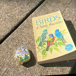 〔ピルケース〕おしゃれでかわいい！持ち運びしやすい外国切手のケース（フィンランド　すみれ）ラッピング無料！プレゼントにも 4枚目の画像