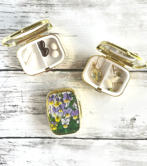 〔ピルケース〕おしゃれでかわいい！持ち運びしやすい外国切手のケース（フィンランド　すみれ）ラッピング無料！プレゼントにも 2枚目の画像