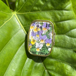 〔ピルケース〕おしゃれでかわいい！持ち運びしやすい外国切手のケース（フィンランド　すみれ）ラッピング無料！プレゼントにも 3枚目の画像