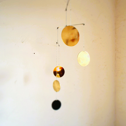 真鍮モビール円5PT モビール 乃衣絵 通販 15854739｜Creema(クリーマ)