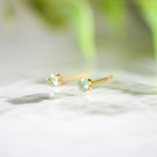 小さなエメラルドのシンプルな一粒スタッドピアス】緑/3mm/天然石