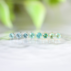 【小さなエメラルドのシンプルな一粒スタッドピアス】緑/3mm/天然石/サージカルステンレス / つけっぱなしok 10枚目の画像