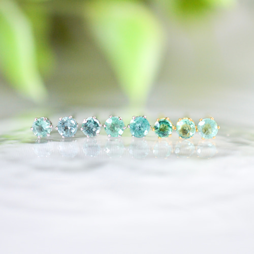 小さなエメラルドの一粒スタッドピアス】緑/ 3mm / 天然石