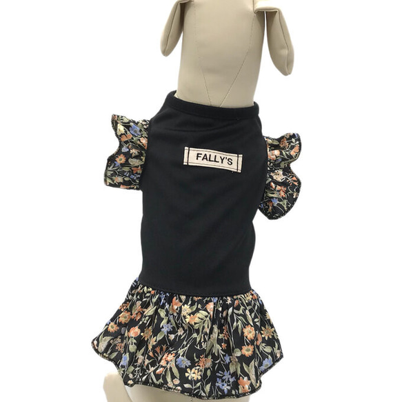 犬服 ペット服 春 ジャージ タンクトップ 花柄 黒 スカート イタグレ フレブル 小型犬 中型犬 夏服 ハンドメイド 5枚目の画像