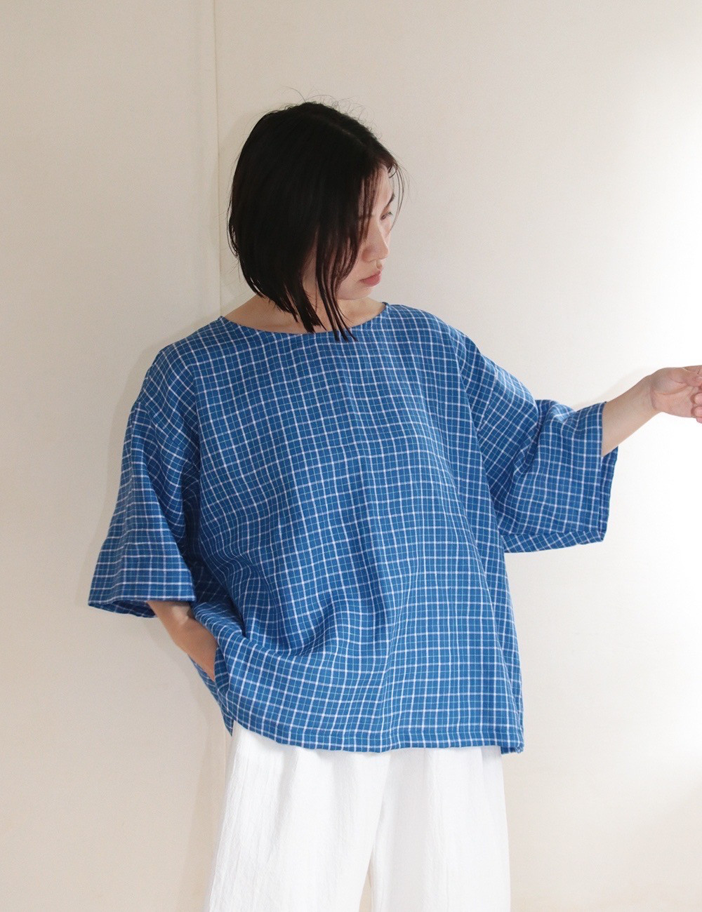 ブルーチェックリネンのプルオーバー