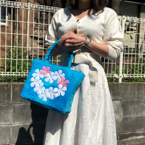 感謝セール　綺麗なブルーピンクのむら染めでプルメリアの　ハワイアンキルトバック 1c01f40b9facb004882a31f7c2ebe7