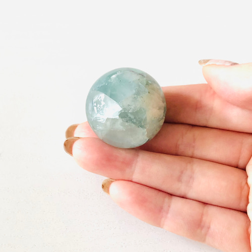 希少！エンジェルフェザーフローライト丸玉(30mm) 天然石 虹色の星