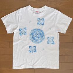 ＜ワケありな逸品＞手描き更紗＊ビッグTシャツ 白地に藍染め 花蝶模様 9枚目の画像