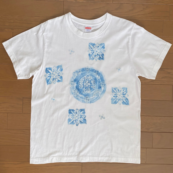 ＜ワケありな逸品＞手描き更紗＊ビッグTシャツ 白地に藍染め 花蝶模様 9枚目の画像