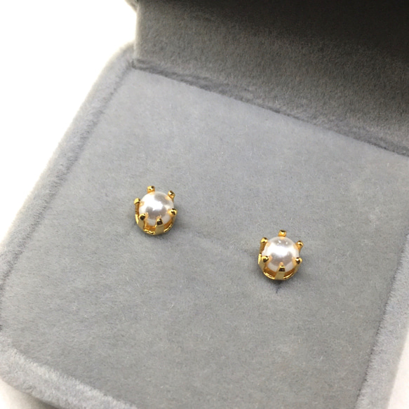 451【貝パール】天然石一粒ピアス＊4.5mm 1枚目の画像