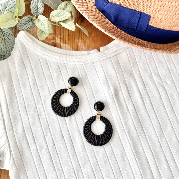 【大ぶりブラック フープイヤリング】 黒 夏  旅気分2025 再販　 5枚目の画像