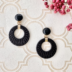 【大ぶりブラック フープイヤリング】 黒 夏  旅気分2025 再販　 6枚目の画像