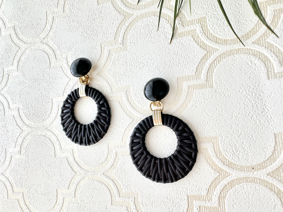 【大ぶりブラック フープイヤリング】 黒 夏  旅気分2025 再販　 9枚目の画像