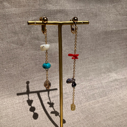 Pearl x Coral x Gemstone Asymmetry Earrings 1枚目の画像