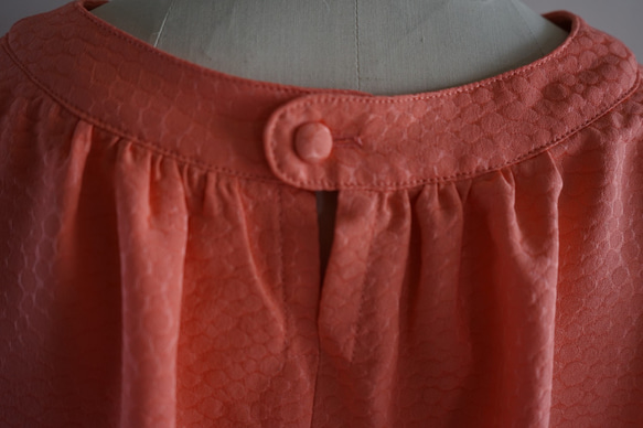 【再Sale】【送料無料】和柄が上品でかわいい着物の反物で仕上げたツーピース　オールシルク。オープニングセール 5枚目の画像