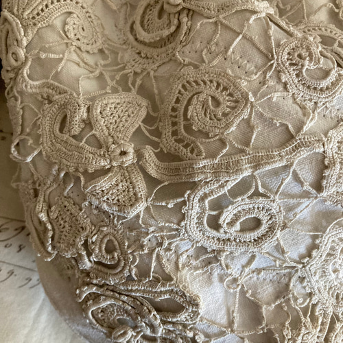 大人可愛いアンティークアイリッシュクロッシェレースパッチの雫