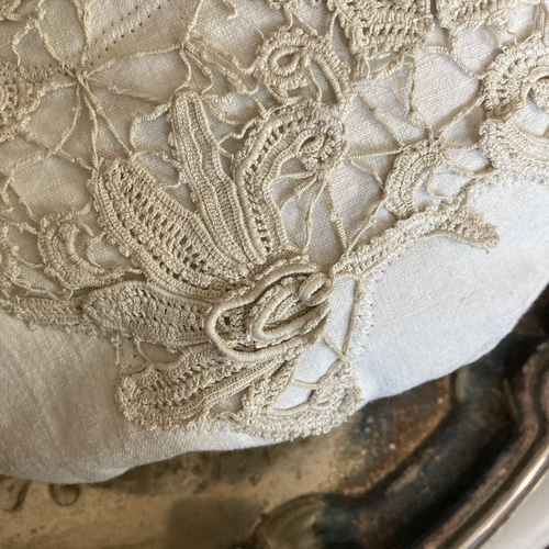 大人可愛いアンティークアイリッシュクロッシェレースパッチの雫型巾着