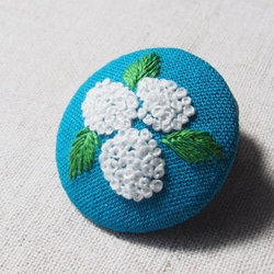 刺繍ブローチ（綿麻ターコイズ）紫陽花　アナベル 1枚目の画像