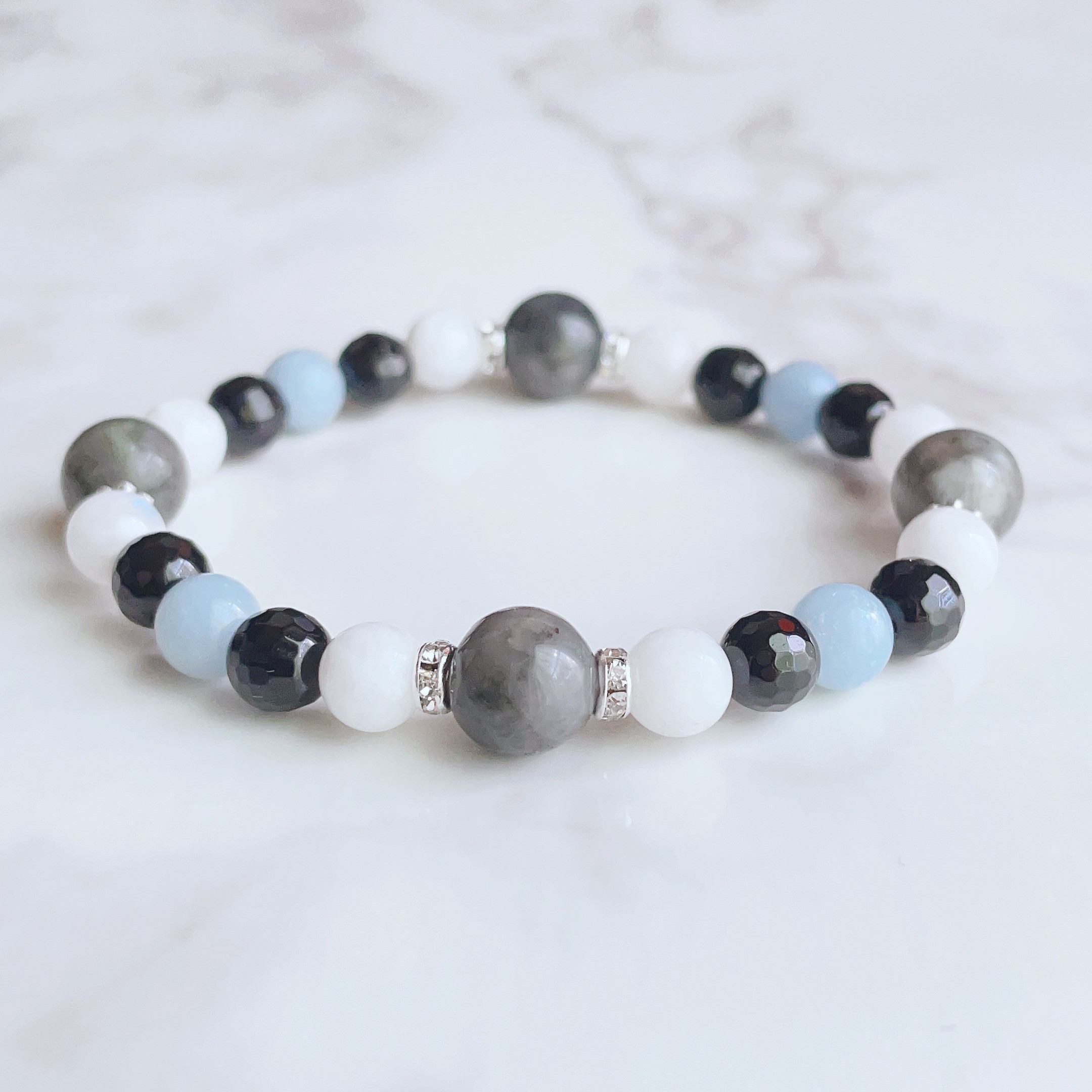 ✦苦手な相手と良好な関係へ導く エメラルド・オニキス・ムーンストーン・エンジェライト 天然石ブレスレット No591