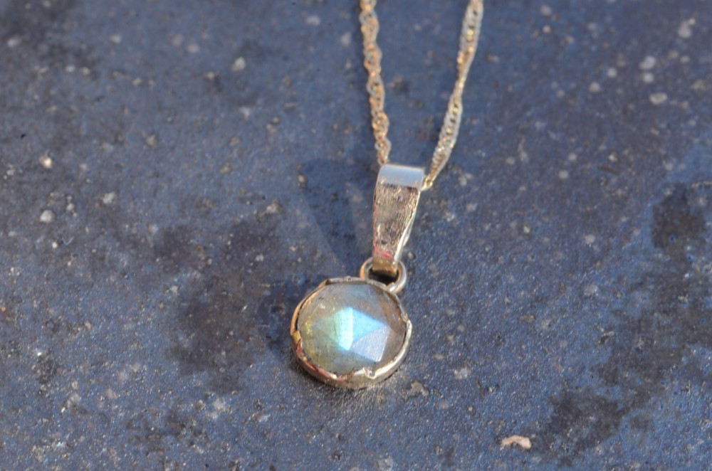 煌きの座（ペンダントトップのみ）