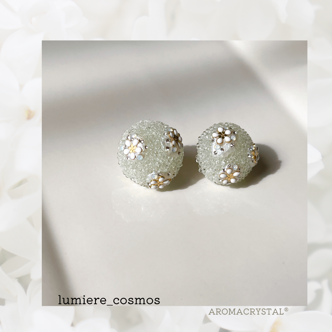 キラキラ輝くお花が素敵♡ガラスが香る♡アロマクリスタル半球型ピアス♡（アロマオイル付き）