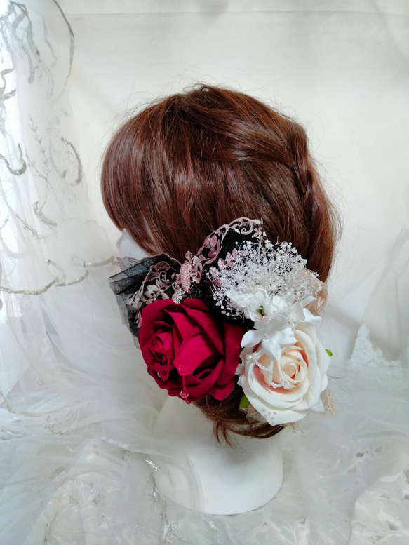 髪飾り☆ブラック、ベージュのチュールリボンに真っ赤な薔薇 3枚目の画像