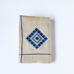リネン  手刺繍のブックカバー  青&キナリ (A6/文庫本サイズ) 2枚目の画像