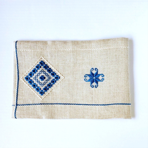 リネン  手刺繍のブックカバー  青&キナリ (A6/文庫本サイズ) 8枚目の画像