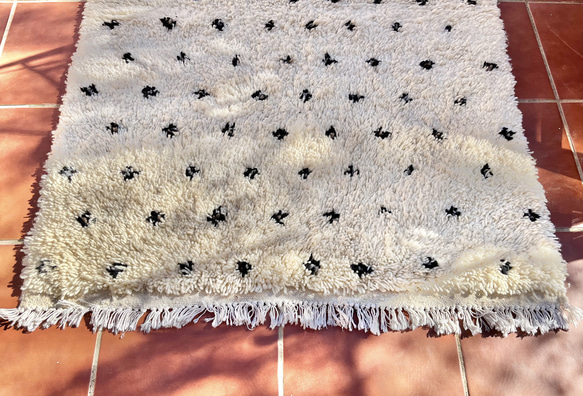 モロッコ  ラグ ベニワレン　ドット ブラック　カーペット　絨毯 4枚目の画像