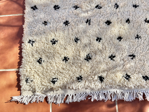 モロッコ  ラグ ベニワレン　ドット ブラック　カーペット　絨毯 1枚目の画像