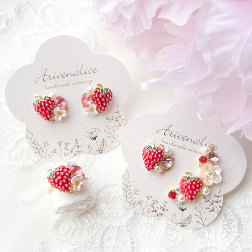 アクネ　ストロベリー　ピアス アクネ ストロベリー ピアス - メルカリ
