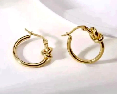 再販3】❤︎ 18KGP ❤︎ セリーヌ風ノットピアス GOLD ピアス