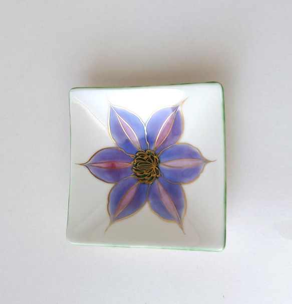 青のあじさいが華やかなお皿　花々（紫陽花）三寸角皿　磁器 11枚目の画像