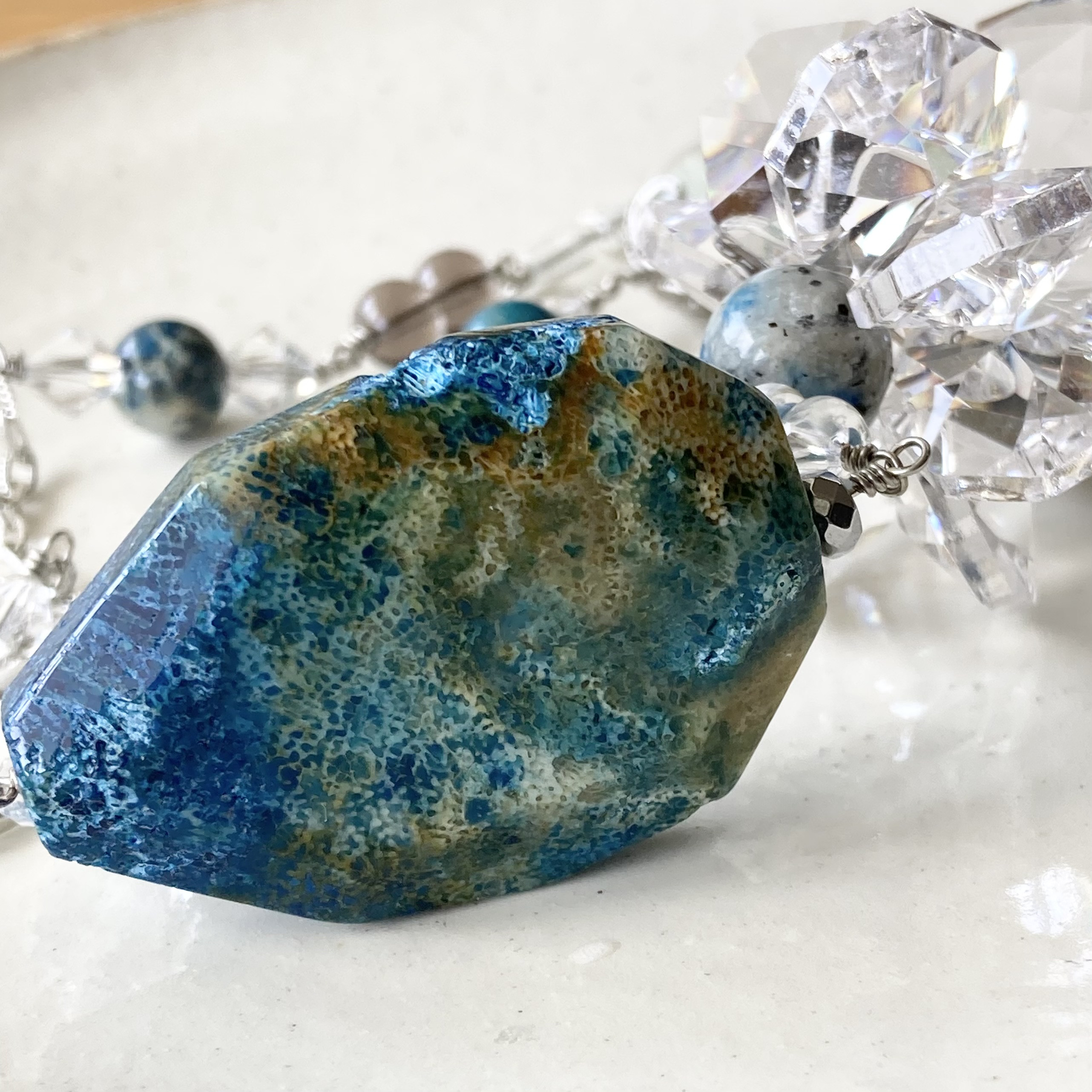 ブルーのフォシルコーラル・K２ブルーのサンキャッチャー